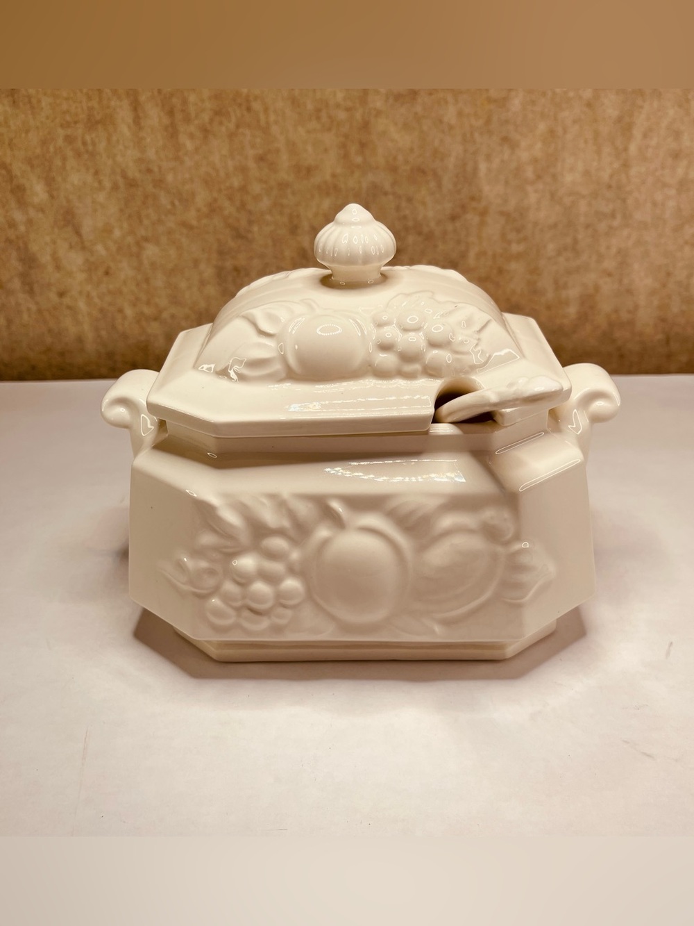 VTG EUC Covered Gravy Sauce Tureen with Ladle in Original Box Complete Set of 3
